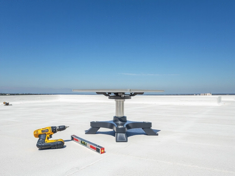 Comment installer un support Big Foot sur toiture plate : étapes et bonnes pratiques