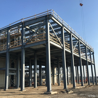 Installation de supportage de toiture conforme aux normes, vue de près, matériaux robustes